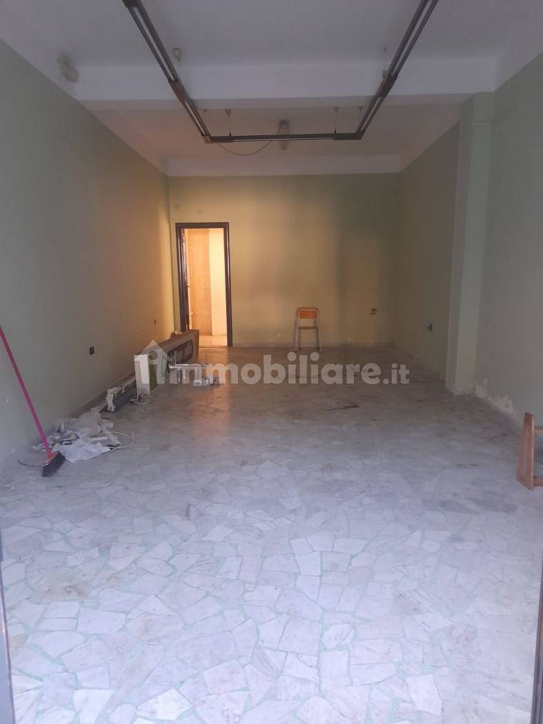 LOCALE COMMERCIALEIN VENDITA - MELITO